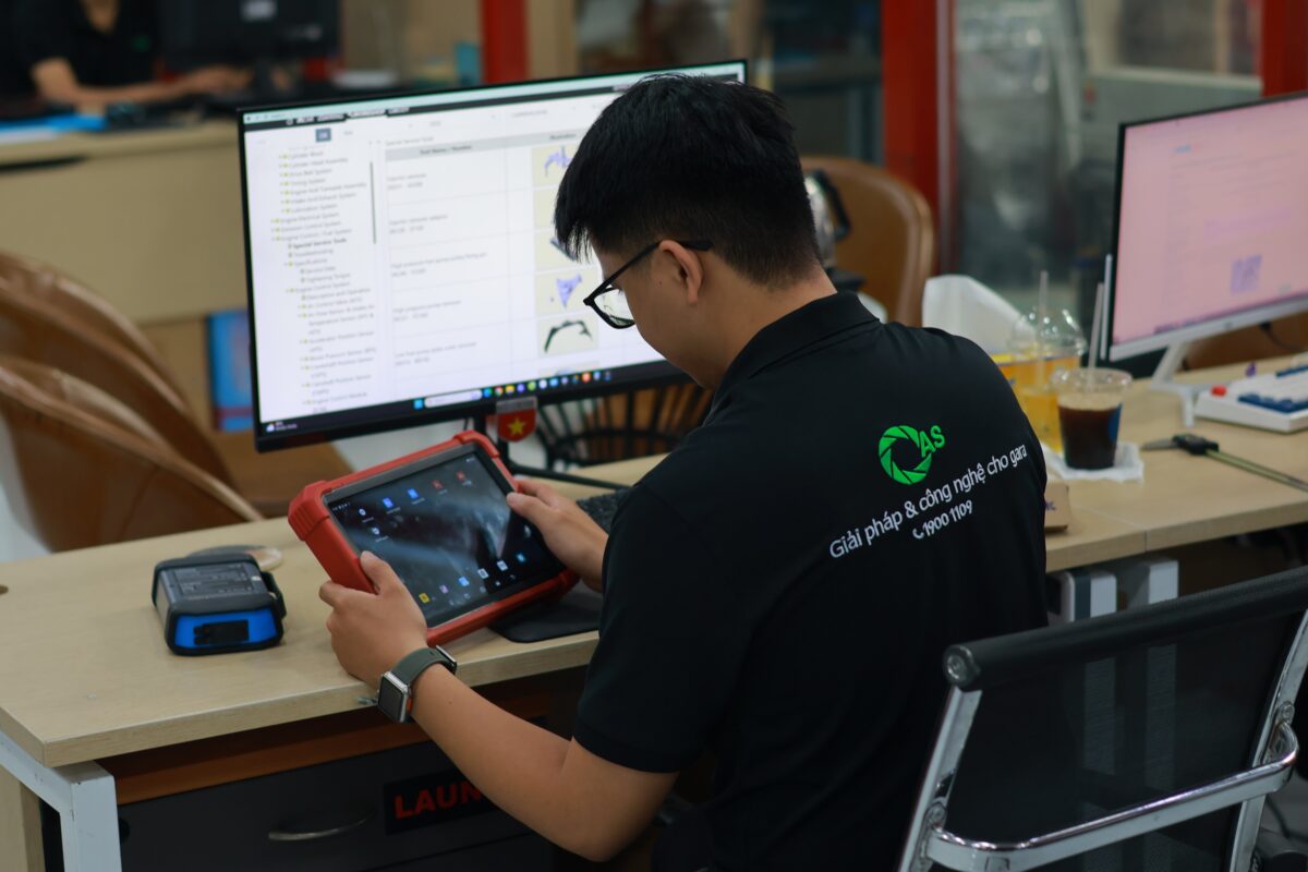 Phối hợp kỹ thuật hỗ trợ gara xử lý ca xe khó (ASCOM)